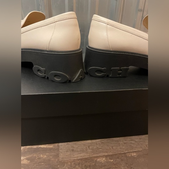 Coach Ruthie Loafer size 7- barely worn! - Picture 5 of 7